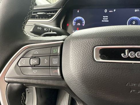 New 2025 Jeep Grand Cherokee Altitude image 13