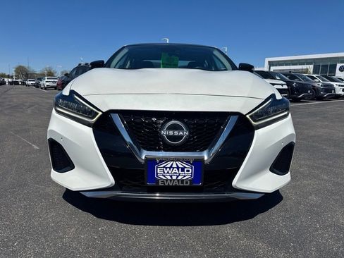 Used 2023 Nissan Maxima SL FWD image 2
