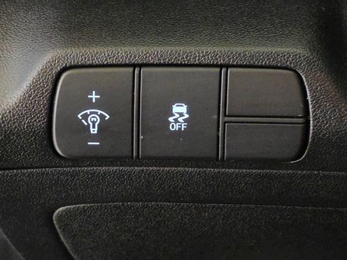 Certified 2025 Hyundai Elantra Sport image 33