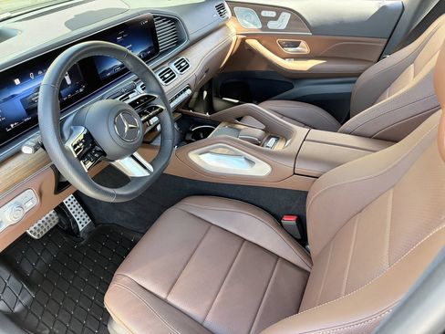 Used 2025 Mercedes-Benz GLS 450 4MATIC image 18