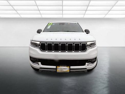 Used 2023 Jeep Wagoneer L Series II image 3