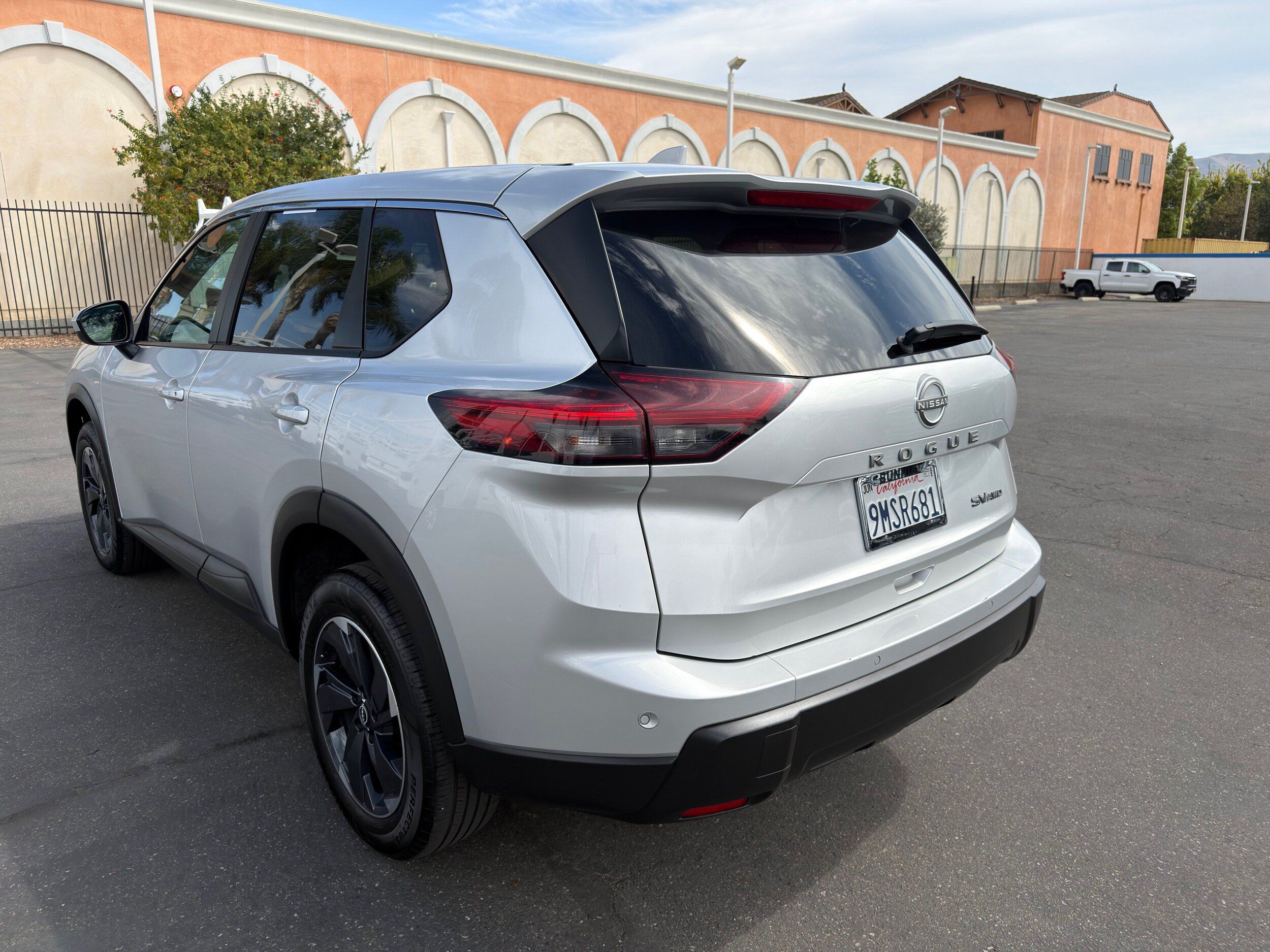 Used 2024 Nissan Rogue SV AWD/4WD image 6