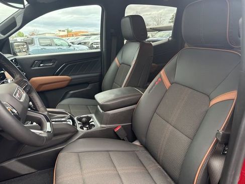 Used 2025 GMC Canyon AT4 image 9