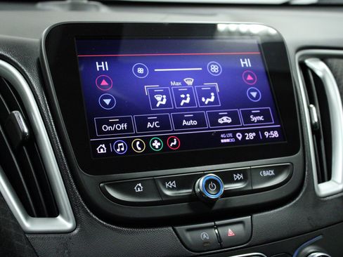 Used 2022 Chevrolet Malibu LT image 22