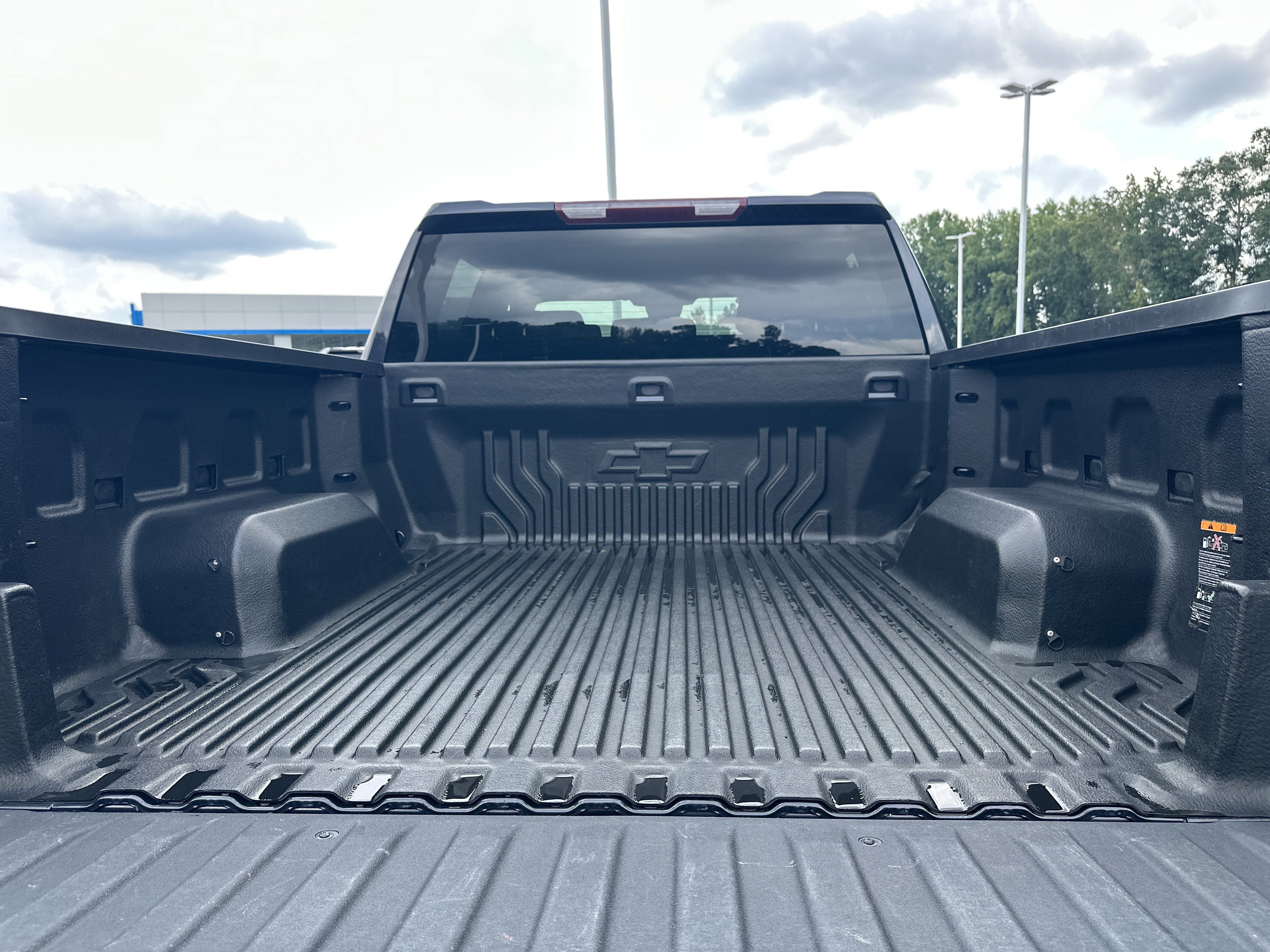 Used 2023 Chevrolet Silverado 1500 LT AWD/4WD image 19