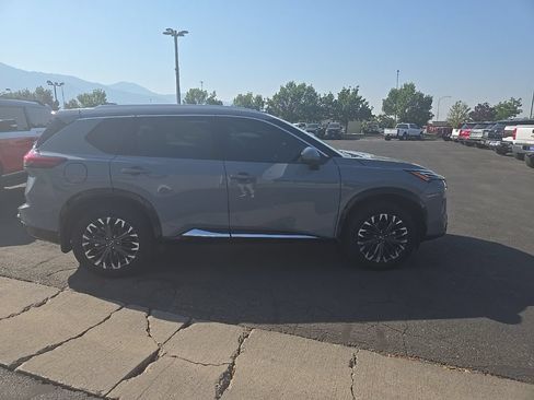 Used 2024 Nissan Rogue Platinum AWD/4WD image 4