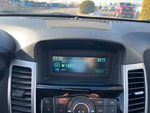 Used 2016 Chevrolet Cruze LT image 18