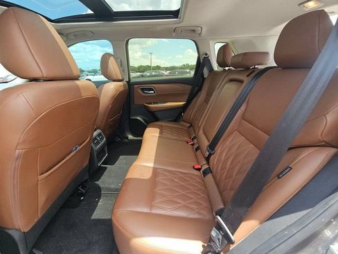 Used 2024 Nissan Rogue Platinum FWD image 4