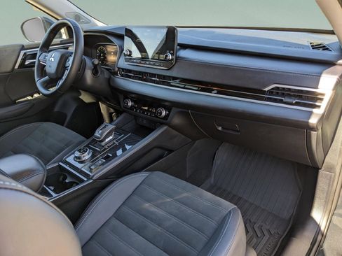 Used 2024 Mitsubishi Outlander SE image 16