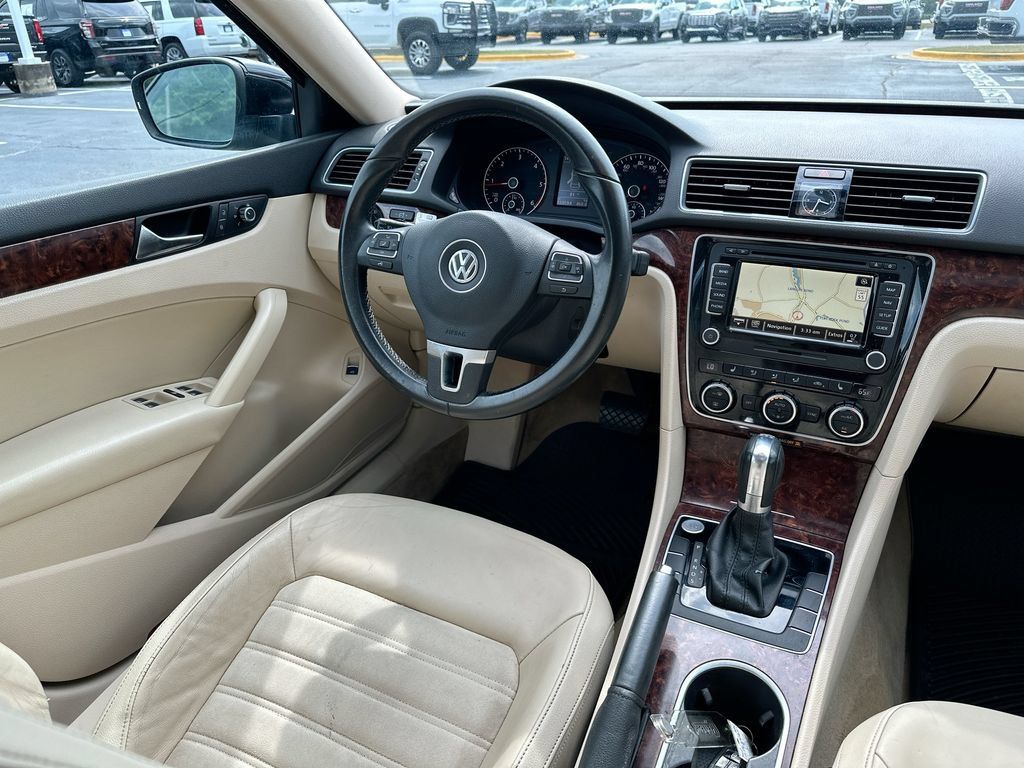 Used 2013 Volkswagen Passat TDI SEL Premium FWD image 19