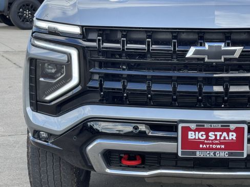 Used 2025 Chevrolet Suburban Z71 image 6