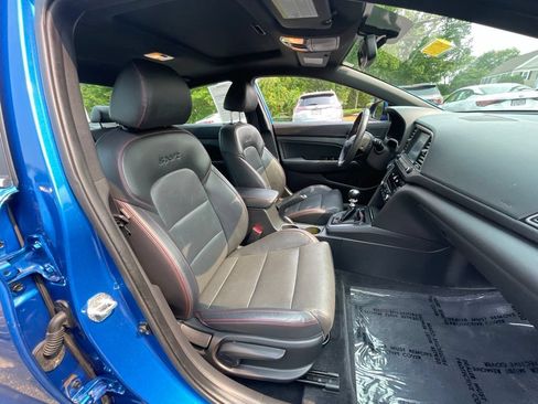 Used 2017 Hyundai Elantra Sport w/ Sport Premium Package 06 FWD image 16