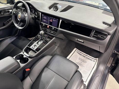 Certified 2025 Porsche Macan image 15