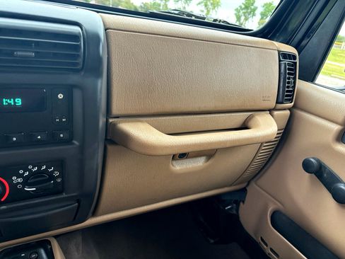Used 1999 Jeep Wrangler SE image 16