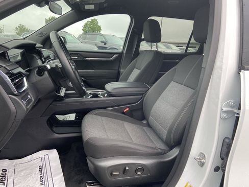 Used 2025 GMC Acadia Elevation AWD/4WD image 24