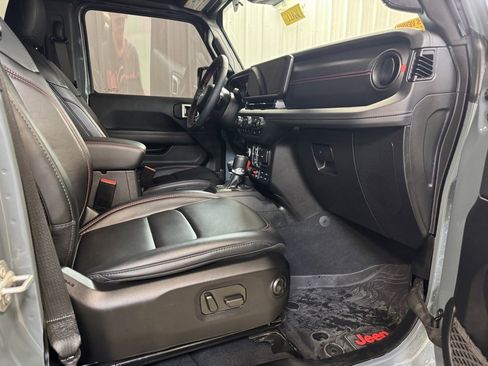 Used 2024 Jeep Gladiator Rubicon w/ Convenience Group image 26