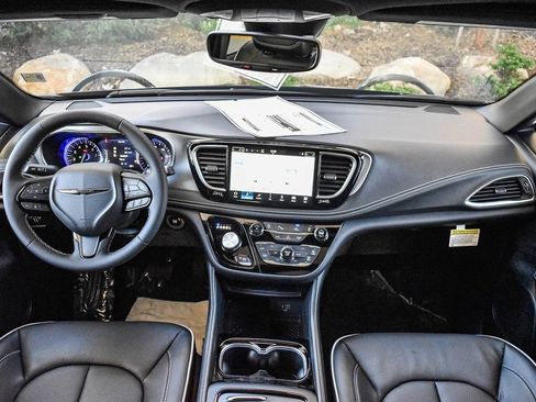 New 2026 Chrysler Pacifica Limited w/ S Appearance Package image 7