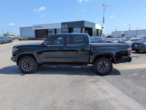 Used 2022 Toyota Tacoma Limited w/ Nightshade Package AWD/4WD image 4
