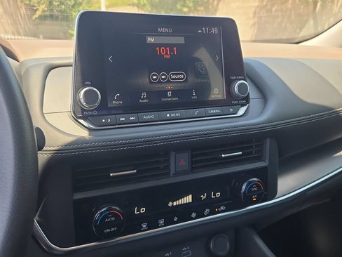 Used 2023 Nissan Rogue SV FWD image 19