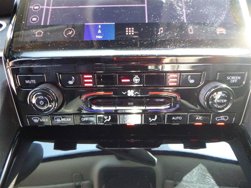 Used 2023 Jeep Grand Cherokee Limited AWD/4WD image 15