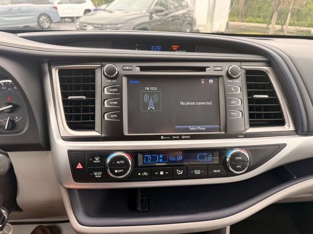 Used 2016 Toyota Highlander Plus FWD image 11