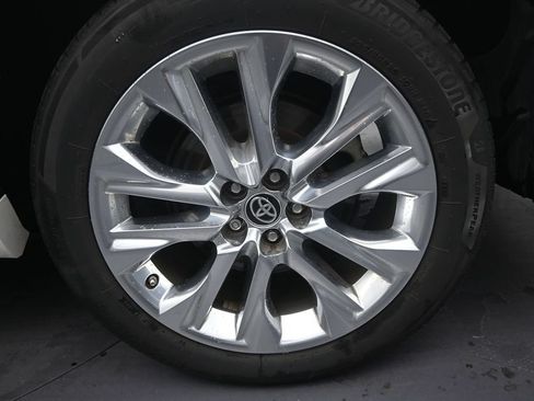 Used 2021 Toyota Highlander Limited FWD image 10