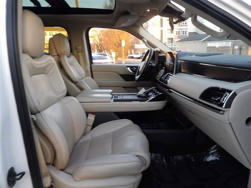 Used 2019 Lincoln Navigator L Reserve image 10
