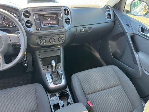 Used 2017 Volkswagen Tiguan Limited image 15