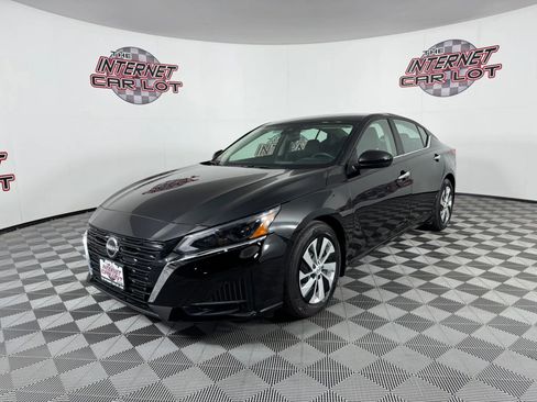 Used 2023 Nissan Altima 2.5 S FWD image 3