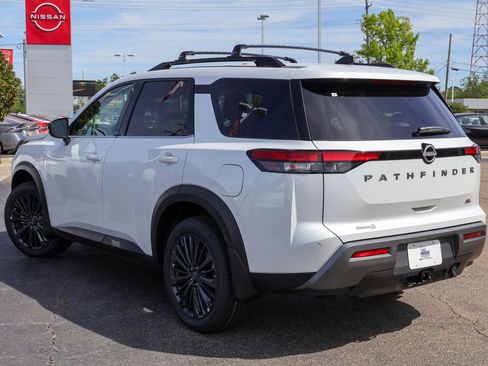 New 2026 Nissan Pathfinder SL image 2