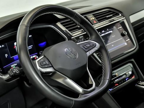 Certified 2024 Volkswagen Tiguan SE w/ Panoramic Sunroof Package image 14