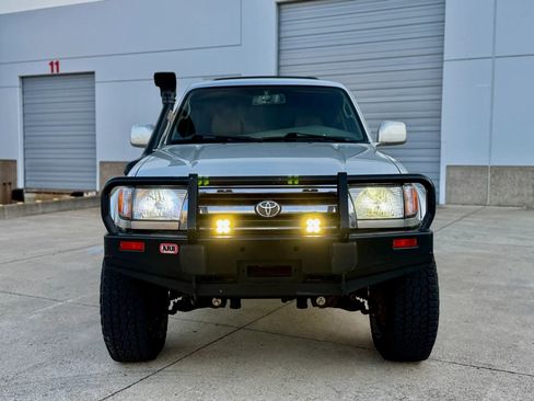 Used 2000 Toyota 4Runner SR5 AWD/4WD image 10