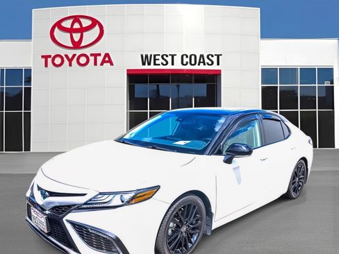 Used 2022 Toyota Camry XSE w/ Navigation Upgrade Package FWD image 1