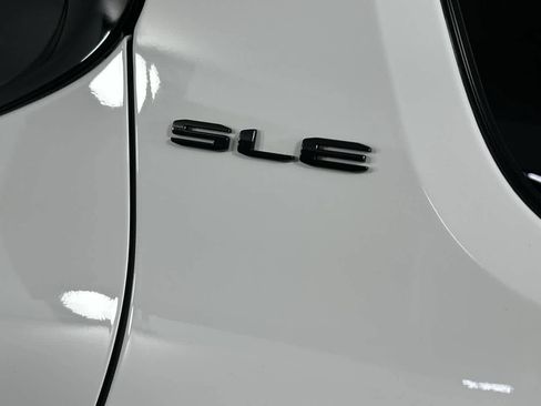 Used 2023 GMC Acadia SLE w/ Driver Convenience Package image 28