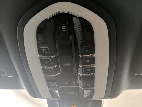 Used 2022 Porsche Macan image 27