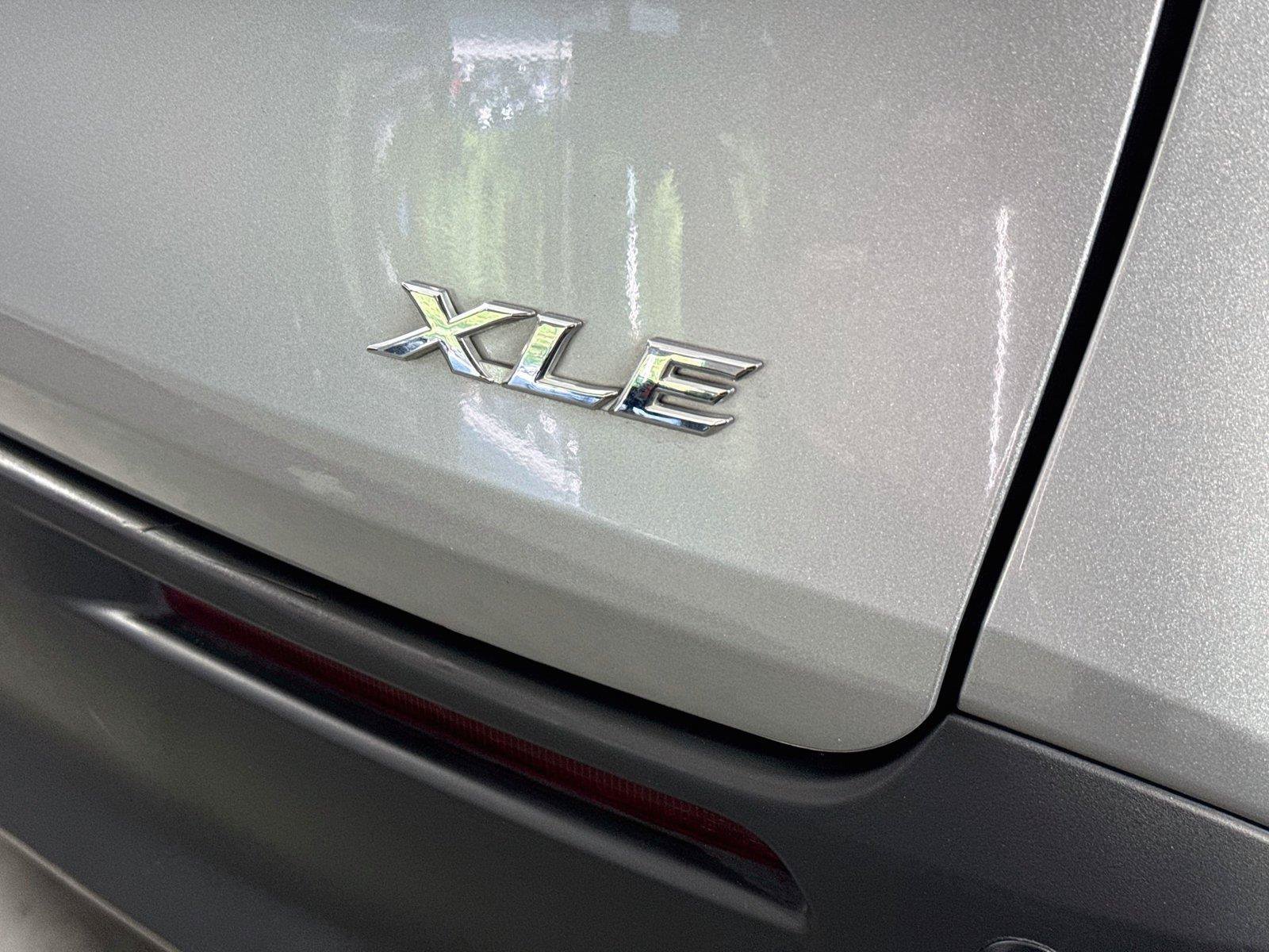 Certified 2025 Toyota Sienna XLE FWD image 15