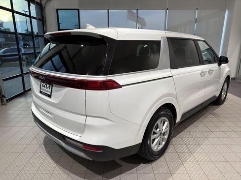 Used 2023 Kia Carnival LX image 5
