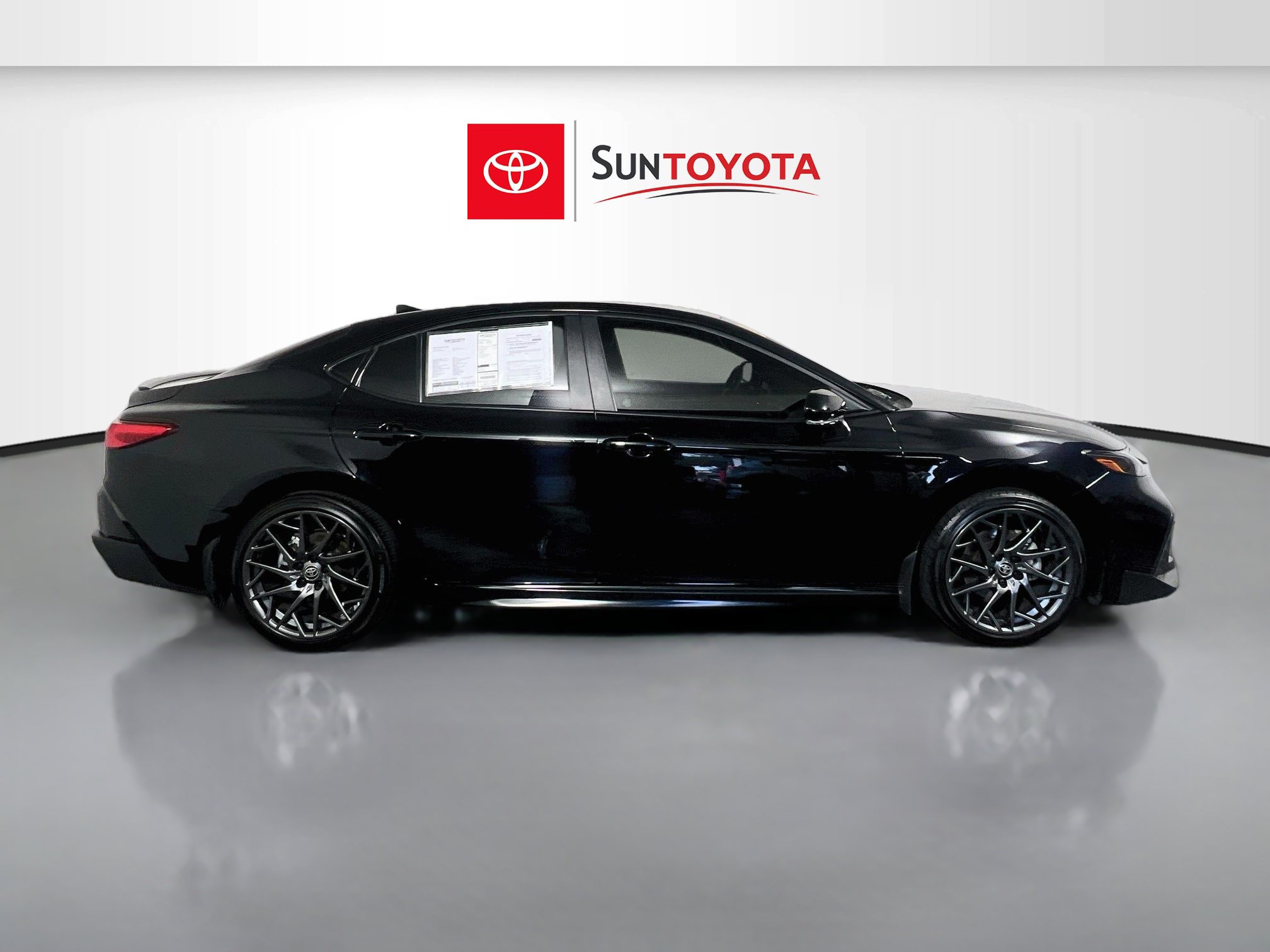 Used 2025 Toyota Camry SE FWD image 2