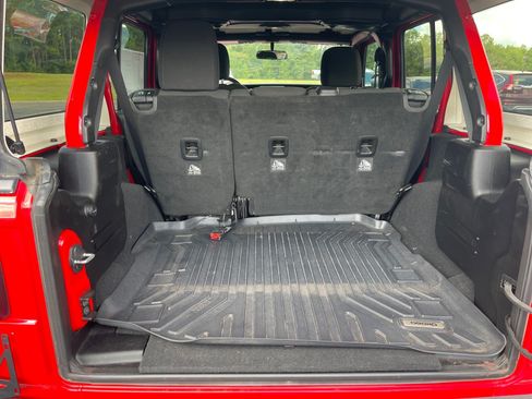 Used 2018 Jeep Wrangler Unlimited Sport S AWD/4WD image 16
