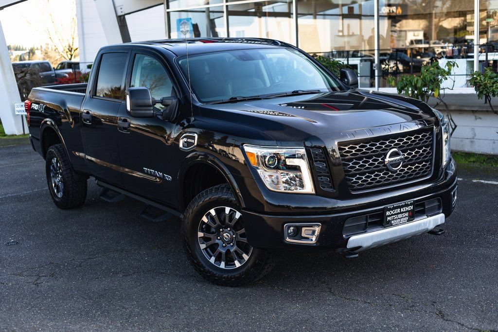 Used 2018 Nissan Titan PRO-4X AWD/4WD image 2