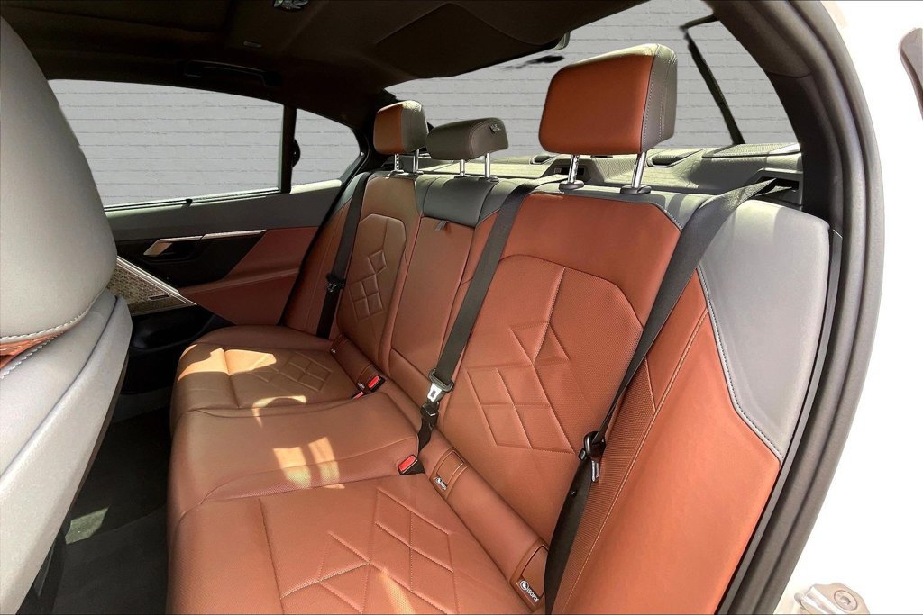 Used 2024 BMW i5 eDrive40i w/ Executive Package RWD image 22