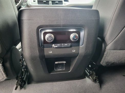 Used 2023 GMC Yukon SLE w/ Gmc Pro Safety Plus Package RWD image 21