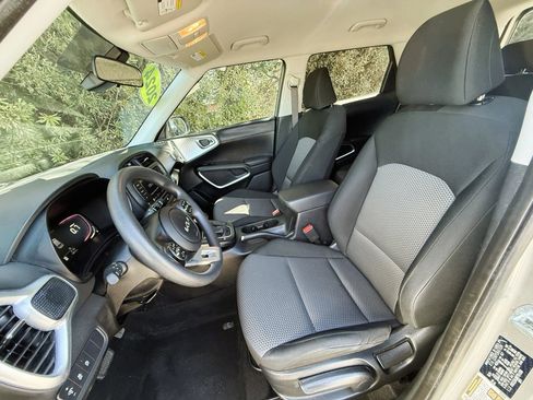 Used 2024 Kia Soul LX w/ Option Group 015 image 2