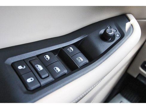 Used 2023 Jeep Grand Cherokee L Limited image 19