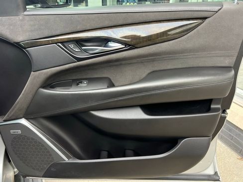 Used 2020 Cadillac Escalade Platinum image 34