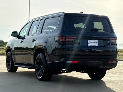 Used 2023 Jeep Wagoneer 4WD image 6