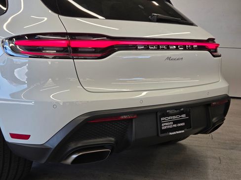 Certified 2022 Porsche Macan AWD/4WD image 8