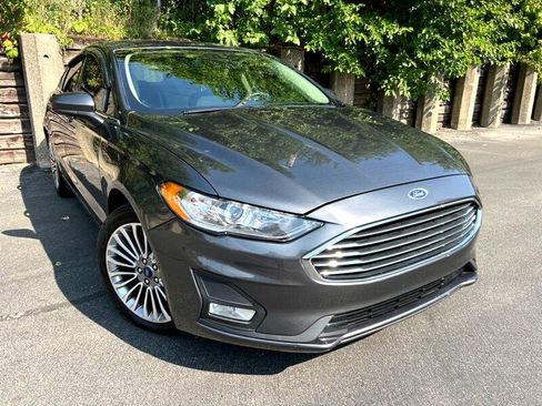 Used 2020 Ford Fusion SE w/ Equipment Group 151A image 3