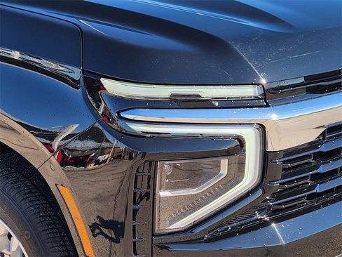 Used 2025 Chevrolet Suburban LS image 8