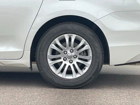 Used 2016 Toyota Sienna XLE w/ XLE Navigation Package image 19